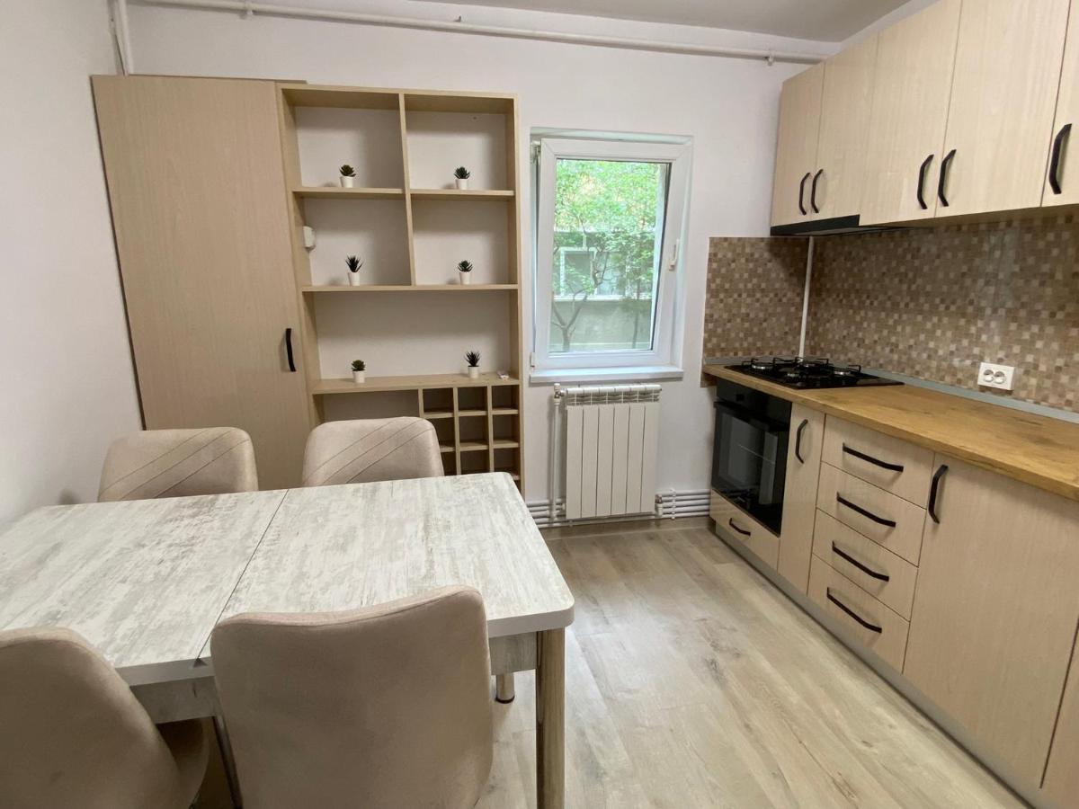 Grove Apartment Buzău Esterno foto